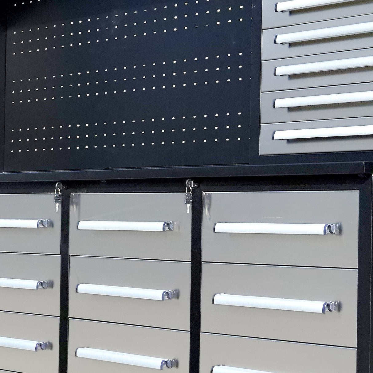 Chery Industrial Workbench Cabinet with 30 Drawers, 2 Cabinets, and Pegboard 10ft - WW000220