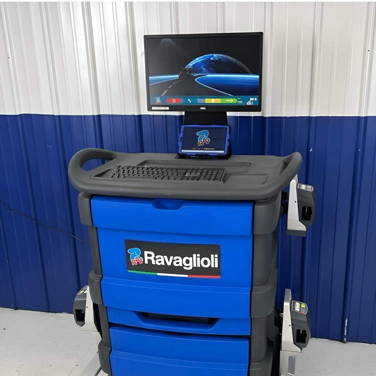 Edge Express Heavy-Duty Truck Alignment System with Bluetooth CCD Sensors and No Roll-Back Capability