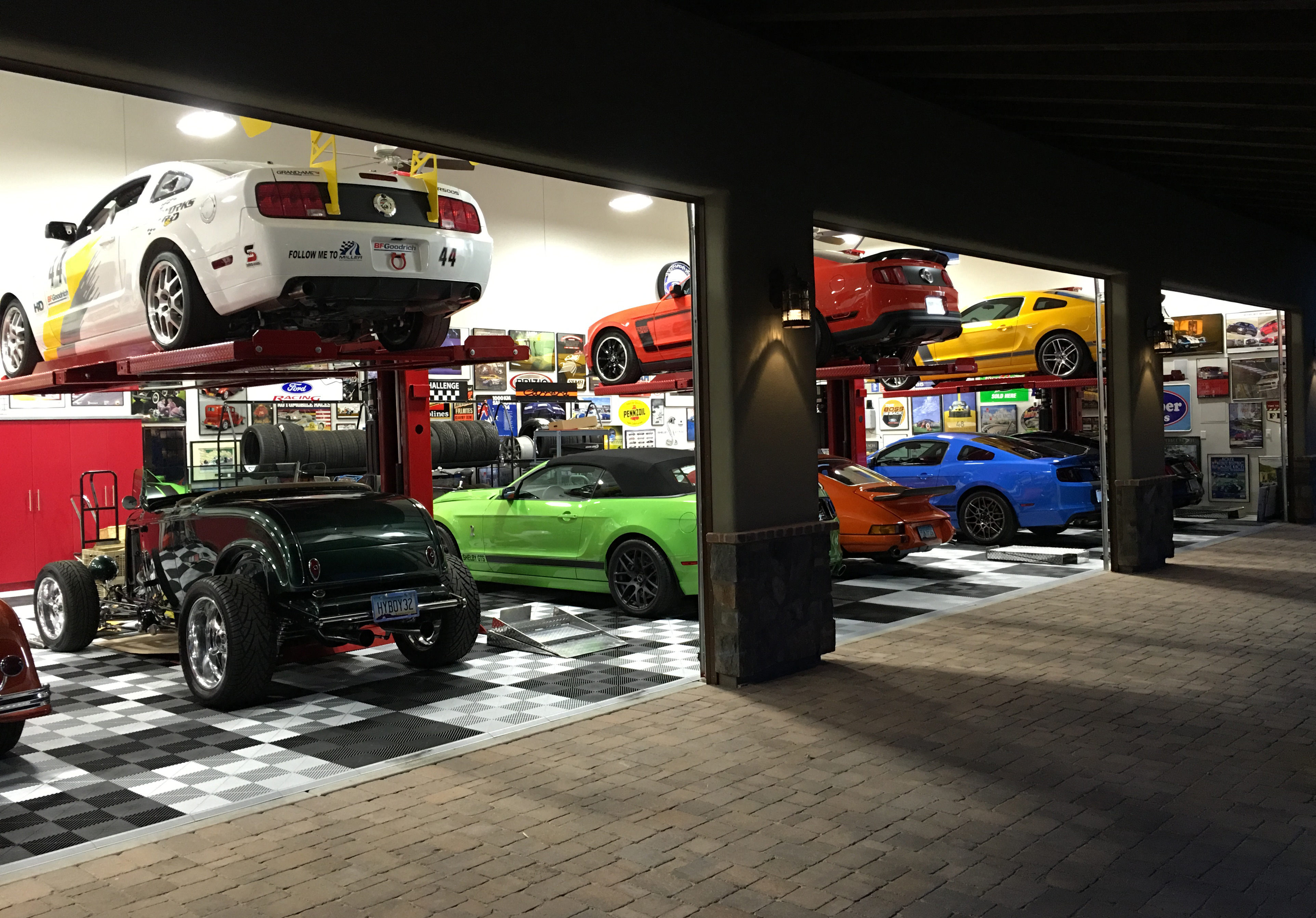 Swisstrax Pro Series Tile Garage Flooring Ribtrax 6 Tile Pack - Standard Colors