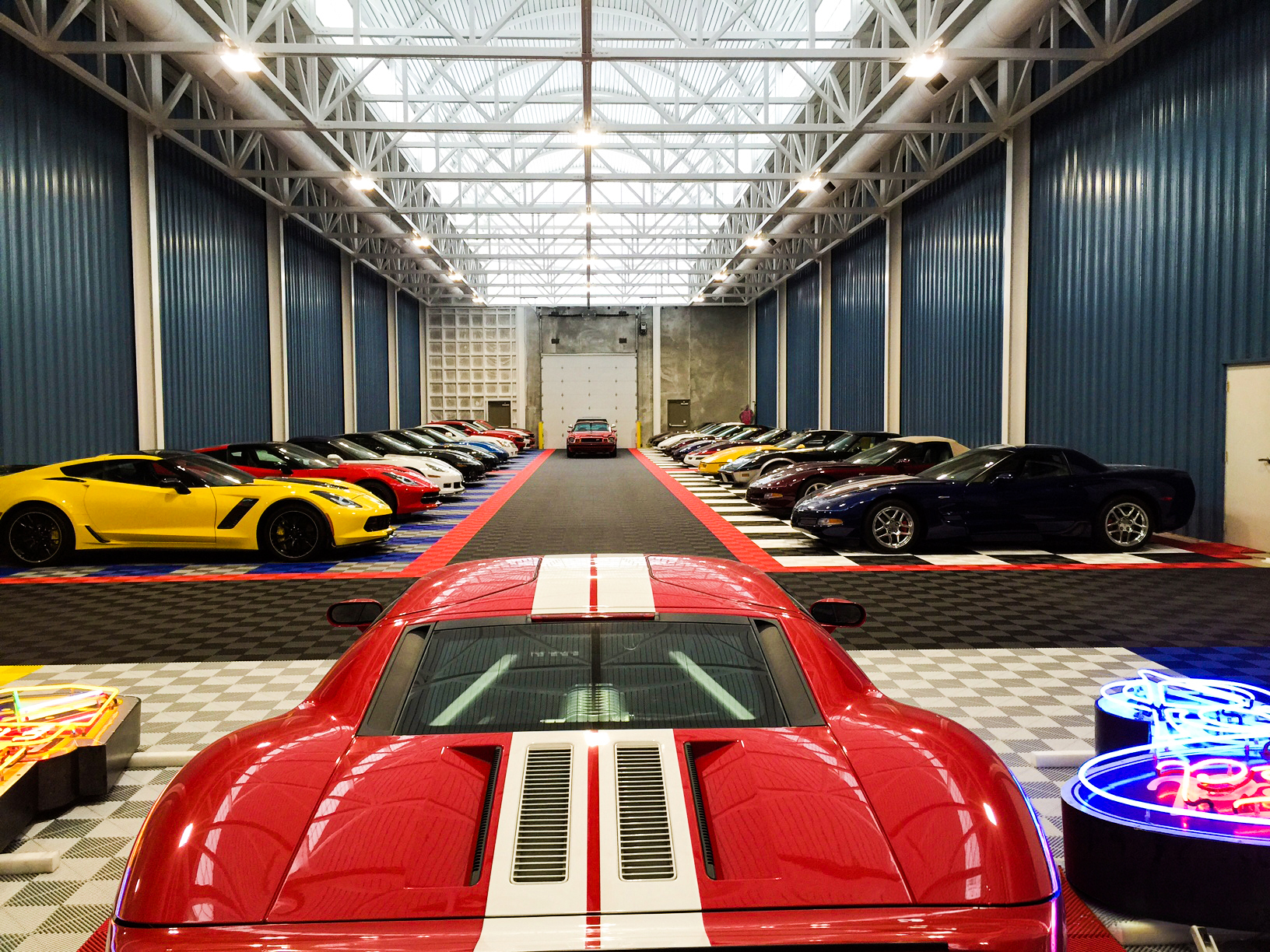 Swisstrax Pro Series Tile Garage Flooring Ribtrax 24 Tile Pack - Standard Colors