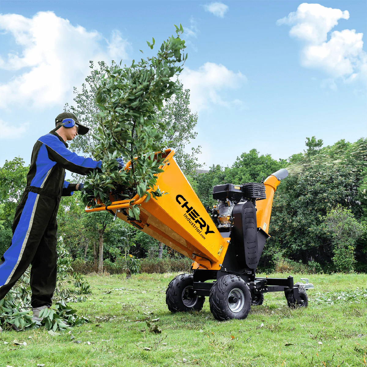 Chery Industrial 6" 15 HP 420cc Gas Powered Wood Chipper - YONWCDRGS350PRO