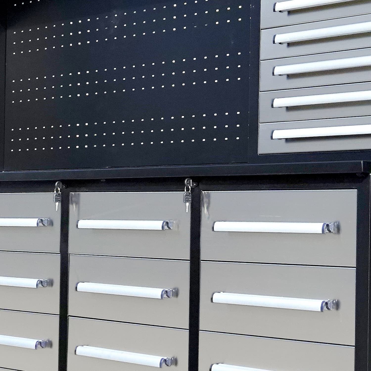 Chery Industrial Workbench Cabinet with 30 Drawers, 2 Cabinets, and Pegboard 10ft - WW000220